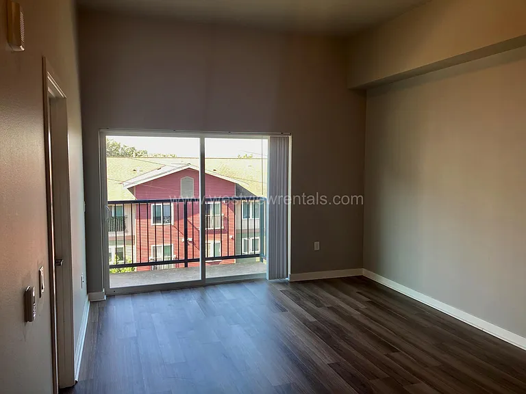203 E Laurel St — Photo 100