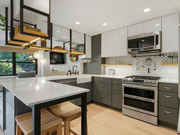 4th image of 140 W End Ave #2L