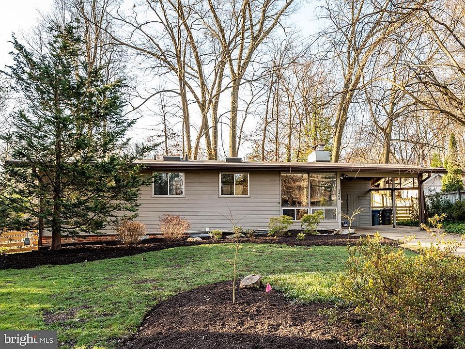 1st image of 3408 Surrey Ln