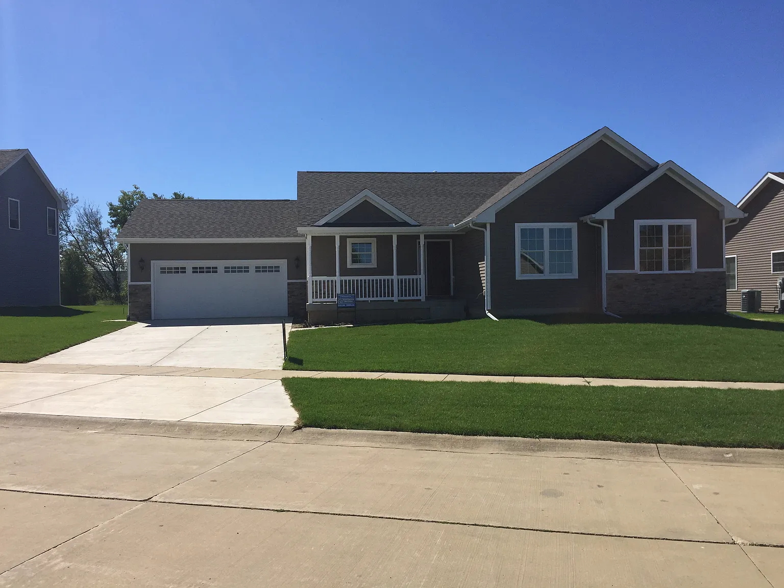 2305 Slade Ln photo 1