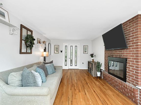 4th image of 6923 Hilldale Dr