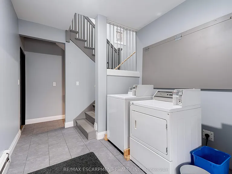 152 Sanford Ave S #LOWER — Photo 4