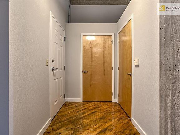 4th image of 2029 Wyandotte St APT 203