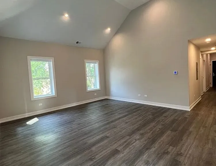 4927 N Claremont Ave #205 — Photo 5