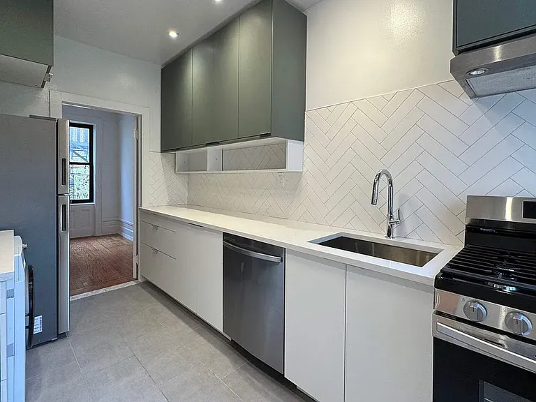 31 E 127th St #2B — Photo 5