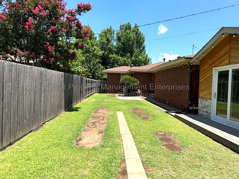 2301 N Warren Ave — Photo 41
