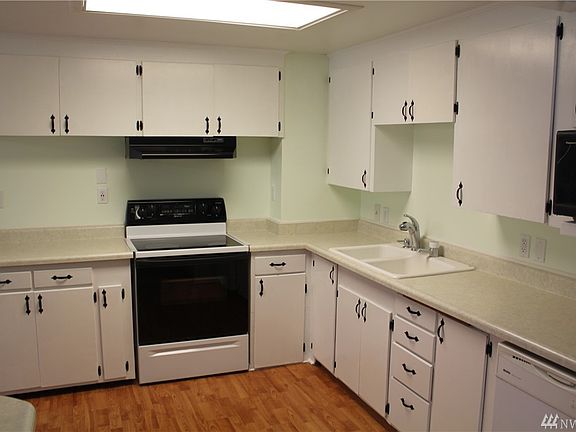3rd image of 10516 Cronins Dr SW