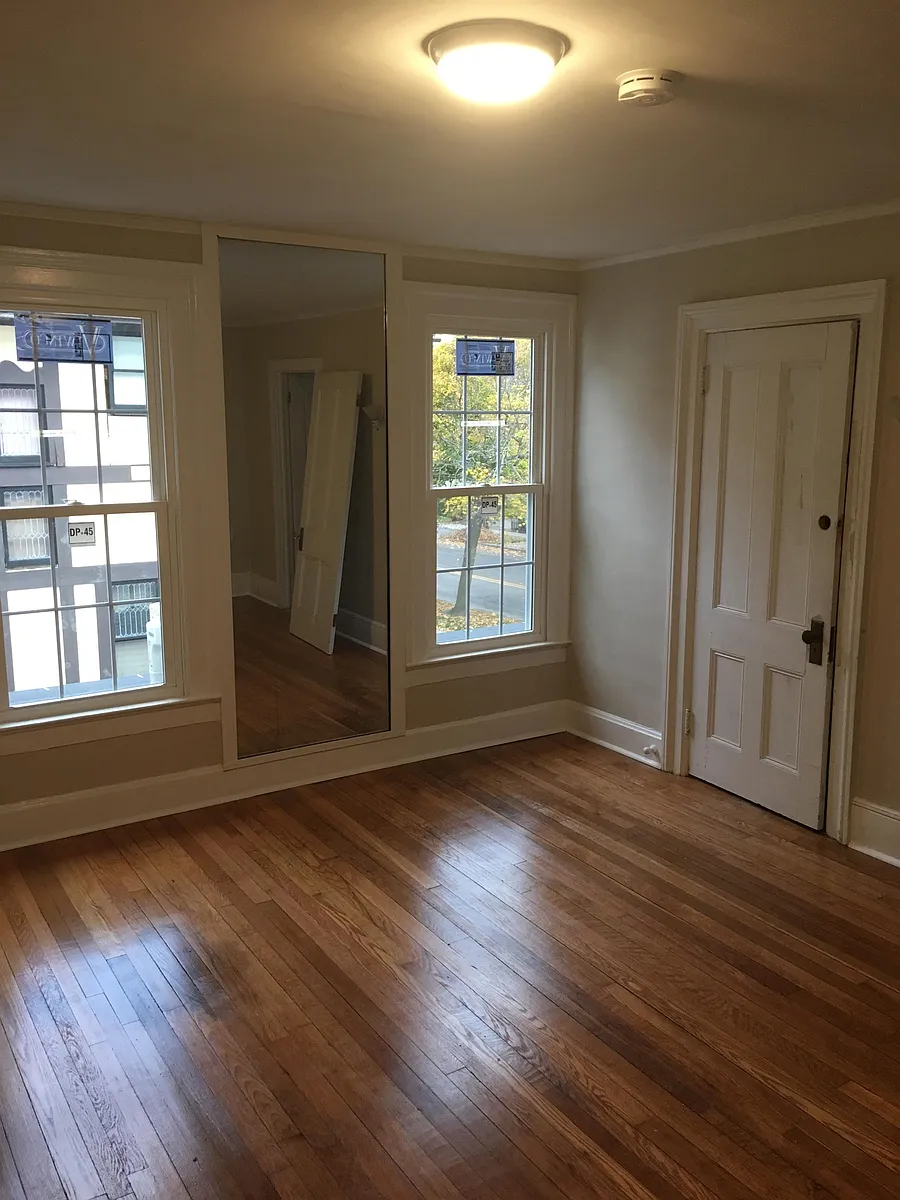 Building Photo - 418 W Church St #2