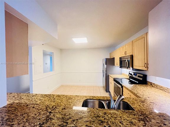 3rd image of 529 E Sheridan St #4031
