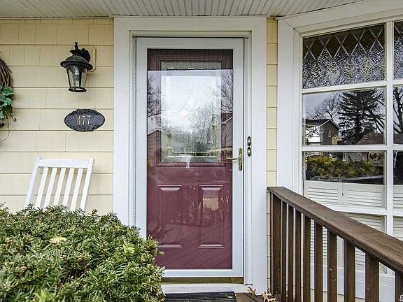 3rd image of 477 Steven Ave