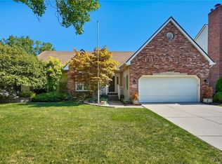 35 Huntwood Ct, Getzville, NY 14068