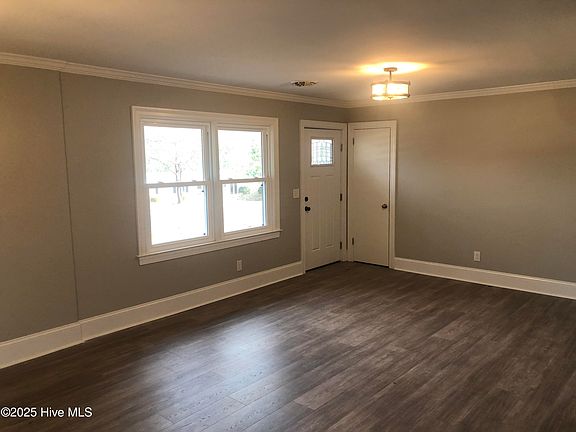 3rd image of 105 Lakeside Drive