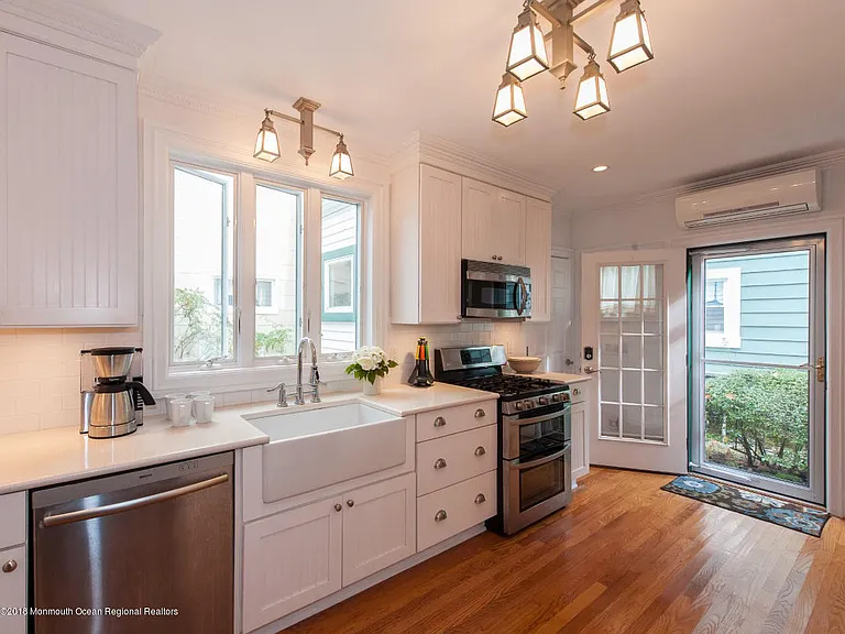 21 Surf Ave — Photo 8