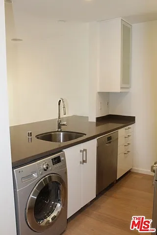 Building Photo - 141 S Clark Dr #419