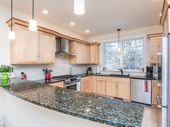 4th image of 208 Pine St #53