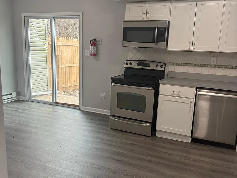 7 Potomac Ave — Photo 6