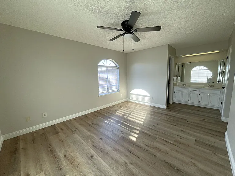 8101 Jacaranda Ave — Photo 15