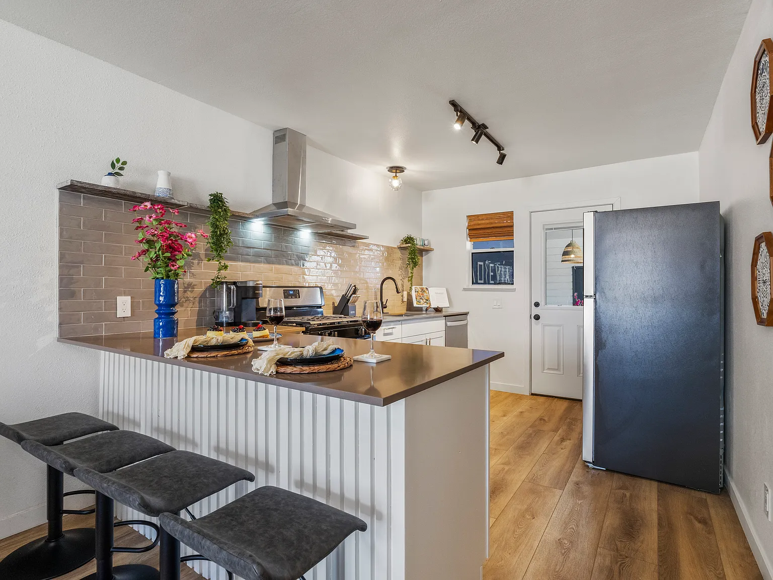 2 bed, $2,600 — Photo 4