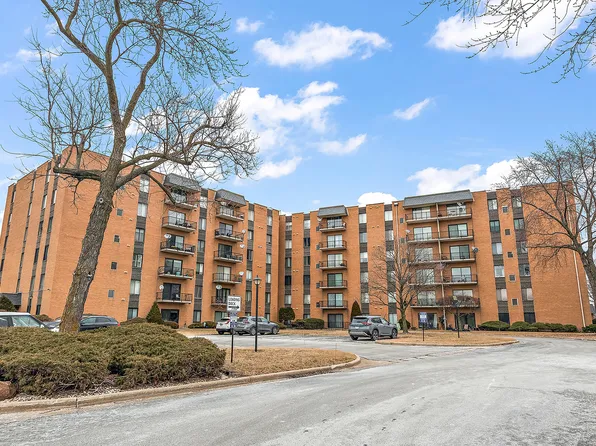 700 N Bruce Ln APT 108, Glenwood, IL 60425