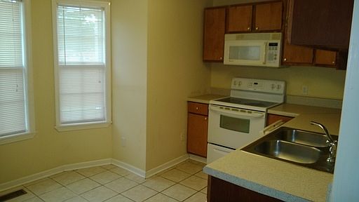 2nd image of 3301B Roanoke Rd