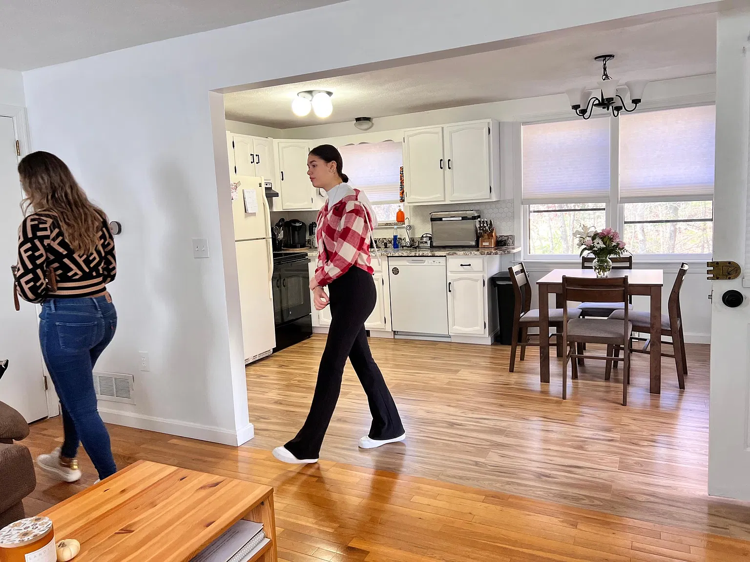 3 bed, 1.5 bath, 1873 sqft, $2,999 — Photo 4