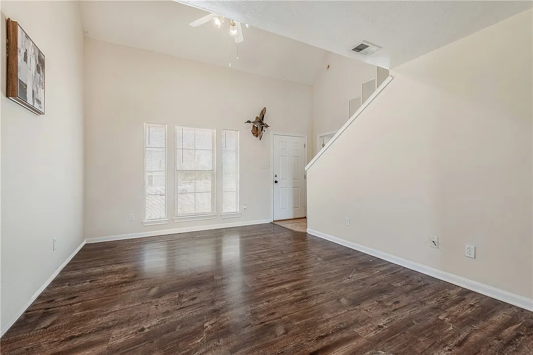 4 bed, 1462 sqft, $2,200 — Photo 4