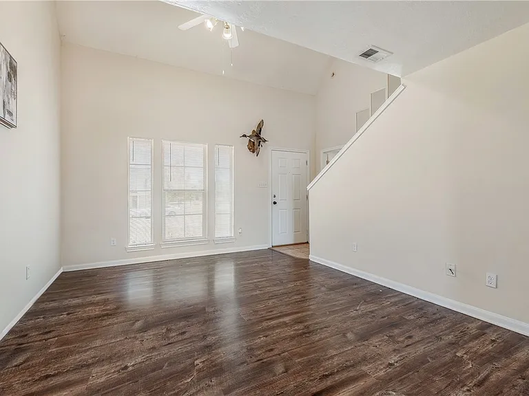 2435 Pintail Loop — Photo 4
