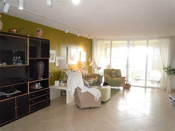 3rd image of 2940 N Course Dr APT 911
