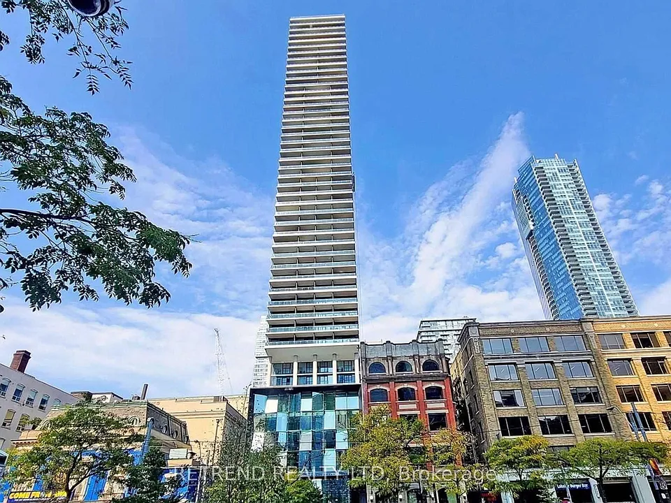 224 King St W
