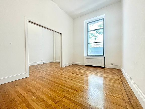 4th image of 258 W 22nd St APT 1G