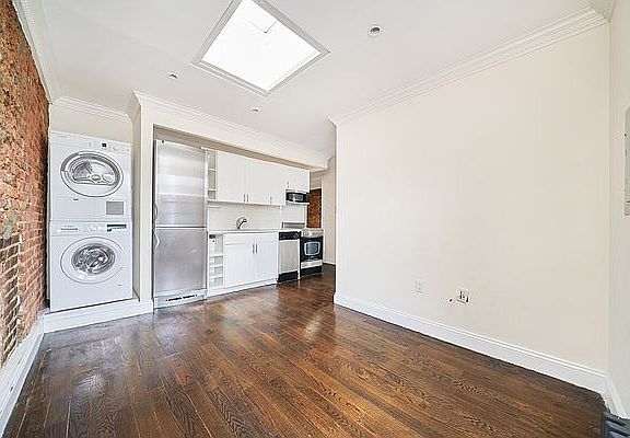 3rd image of 522 E 5th St #5310