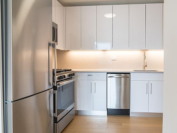 3rd image of 480 2nd Ave APT 22C