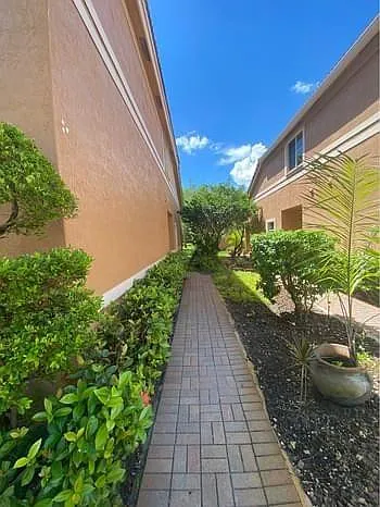 4 bed, 102.0 bath, 1887 sqft, $4,000 — Photo 3