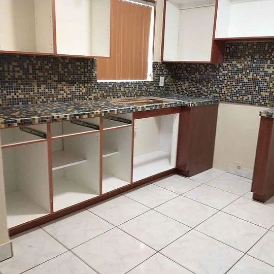 W 43rd Pl, Hialeah — Photo 3
