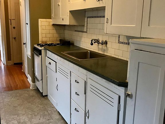 4th image of 387 W Cambourne St