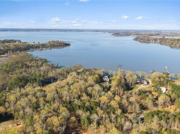 3532 Barretts Ferry Dr, Williamsburg, VA 23185