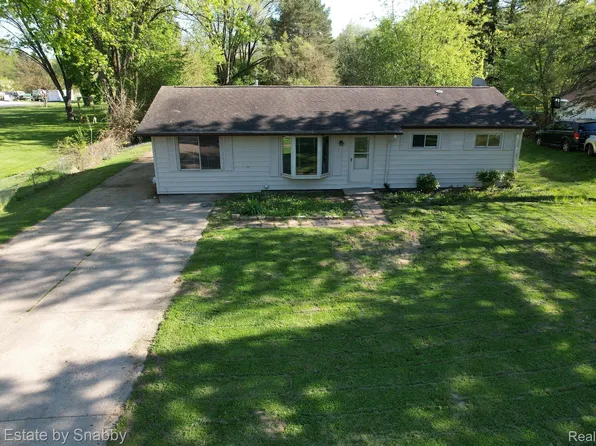 5105 Kelly Rd, Flint, MI 48504