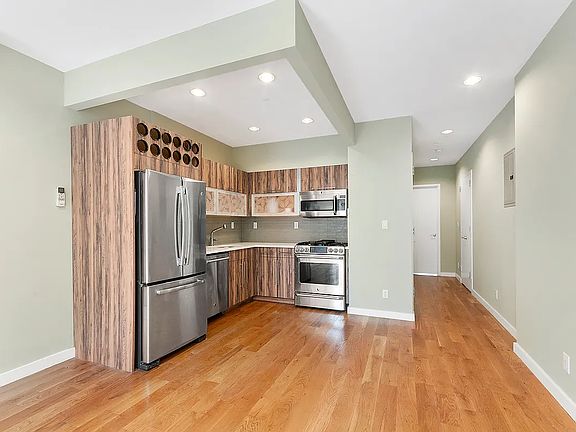 5th image of 289 13th St APT 2L