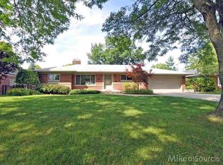 482 Shoreham Rd, Grosse Pointe Woods, MI 48236