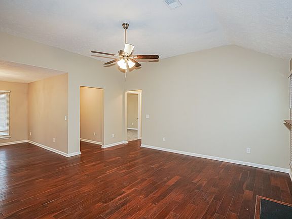 4th image of 411 Randall Ln