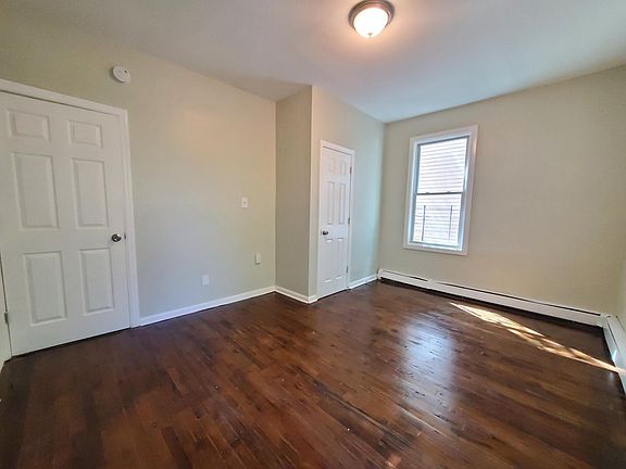 5th image of 253 Leslie St #1L