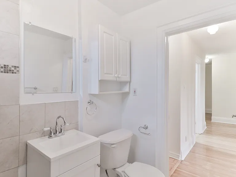 938 Avenue Rd #3 — Photo 14