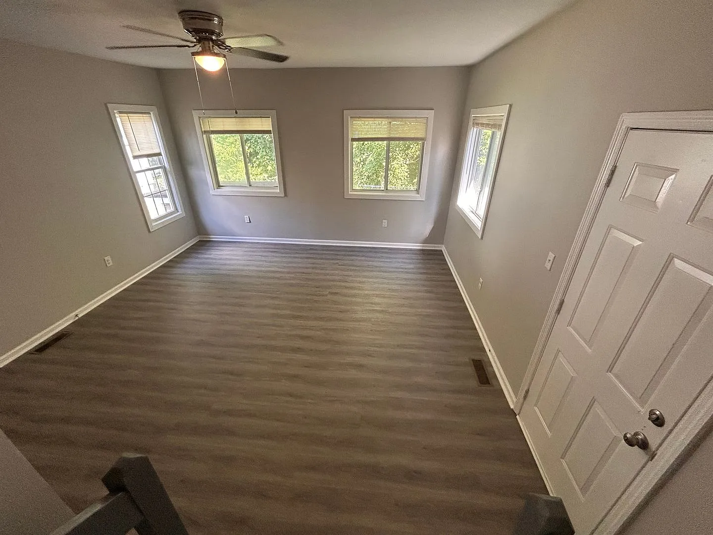 3br 2ba brick home with carport and fenced in yard. — Photo 3