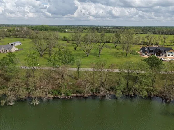 529 Davis Lake Rd, Columbia, LA 71418