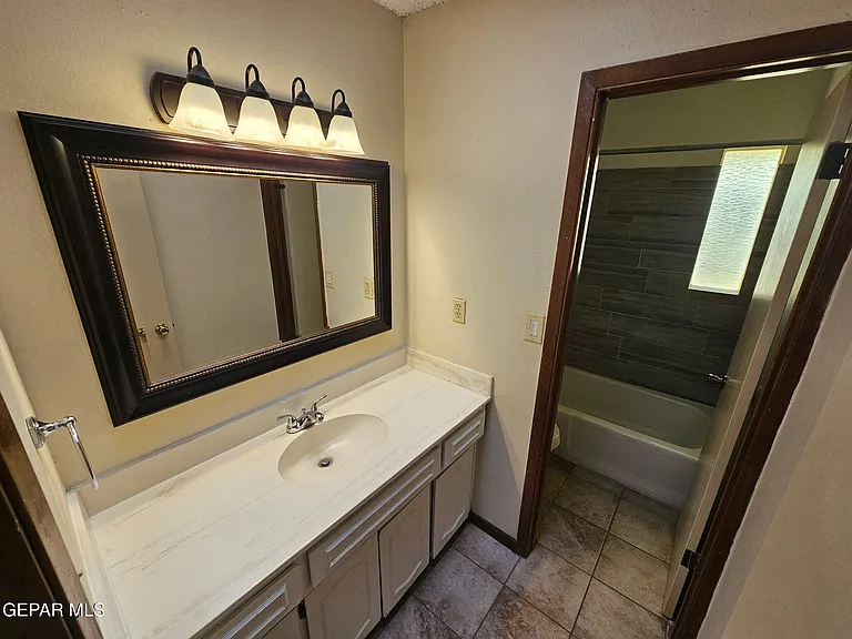 10604 Pleasant Hill Dr — Photo 12