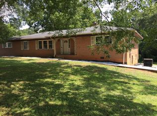 41 Oak St, Hartwell, GA 30643