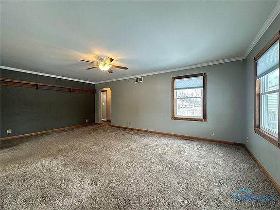 4th image of 1009 Leonard Ct