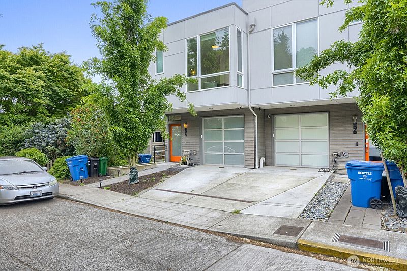 3rd image of 2573 13th Avenue W