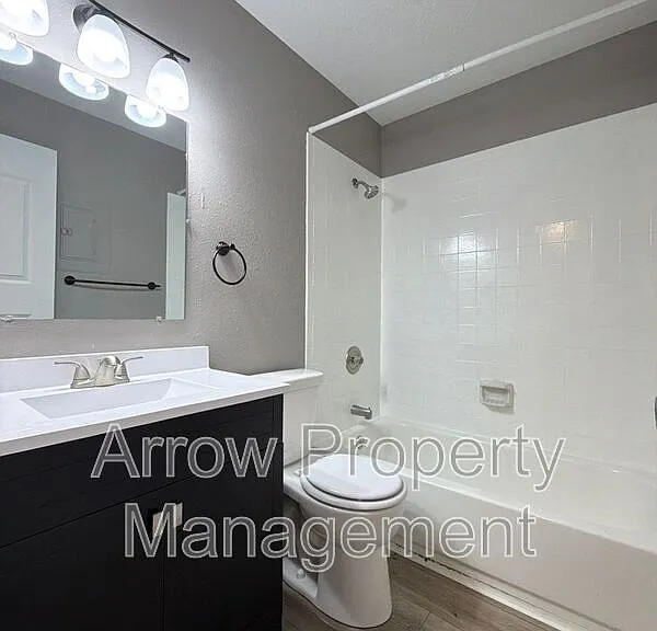 922 A St #4 — Photo 8