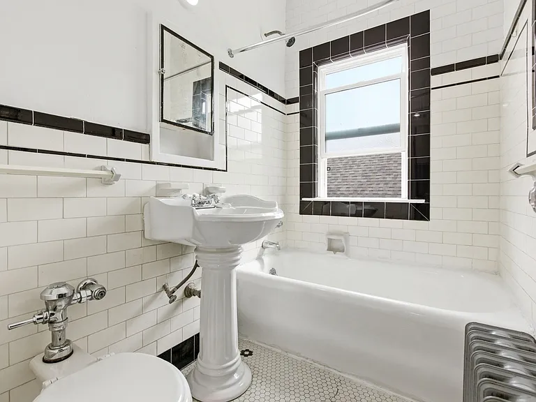 3214 Yorkshire Rd #202 — Photo 11